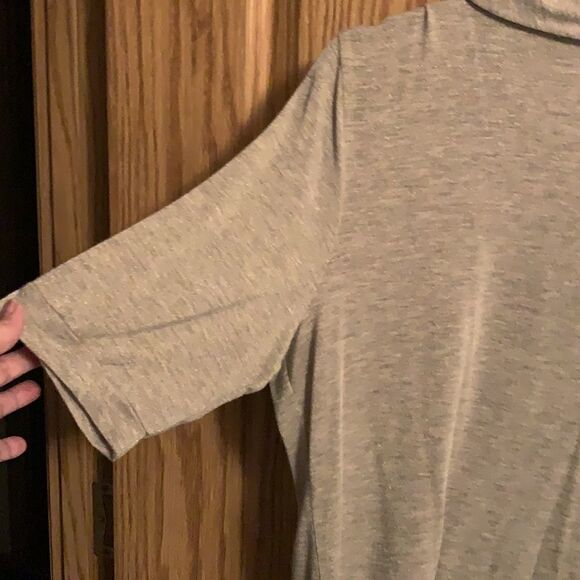 Women’s Cato XL short sleeve tan blouse with gold. - Picture 9 of 9